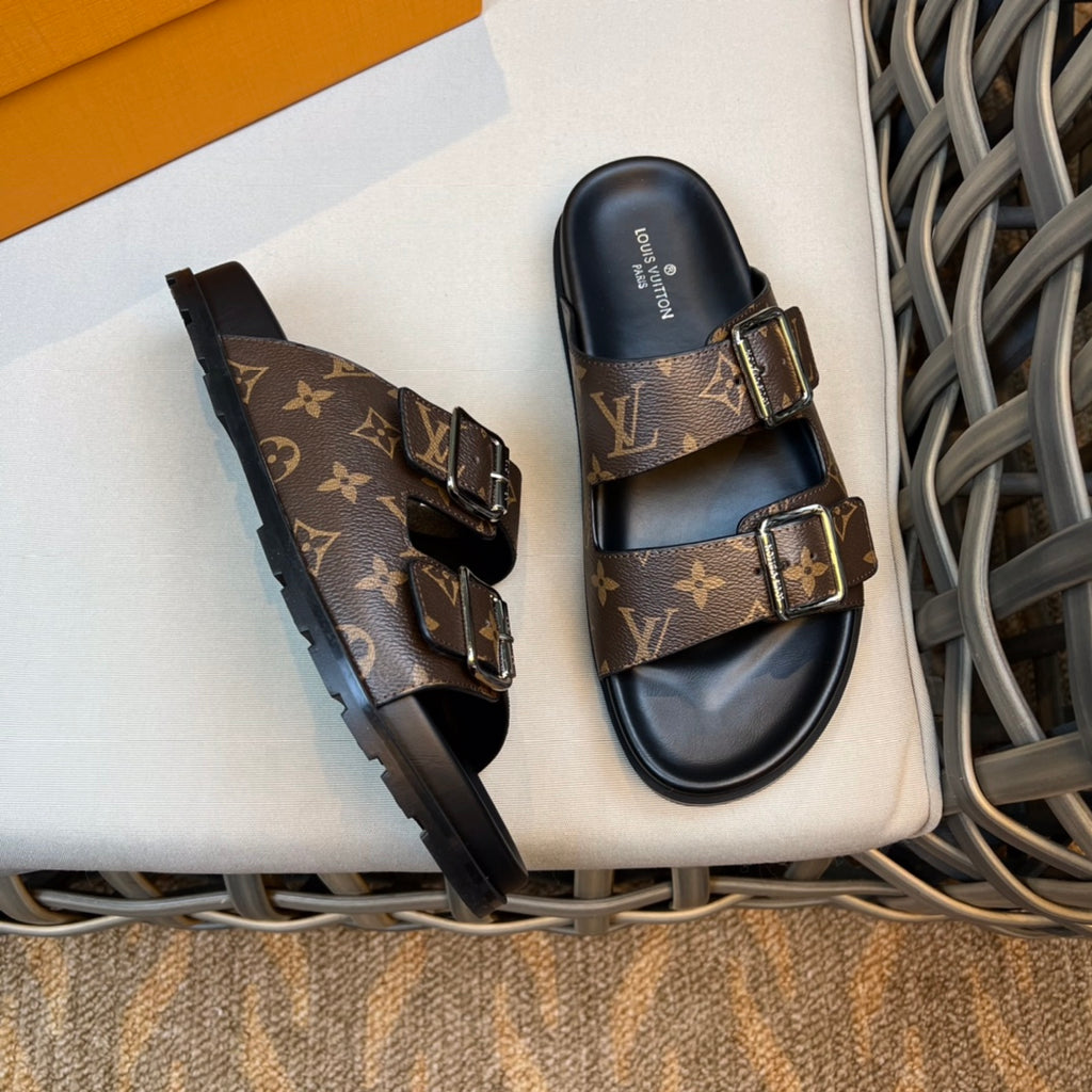 26 Men's Classic V logo Print Slippers XC0424052906