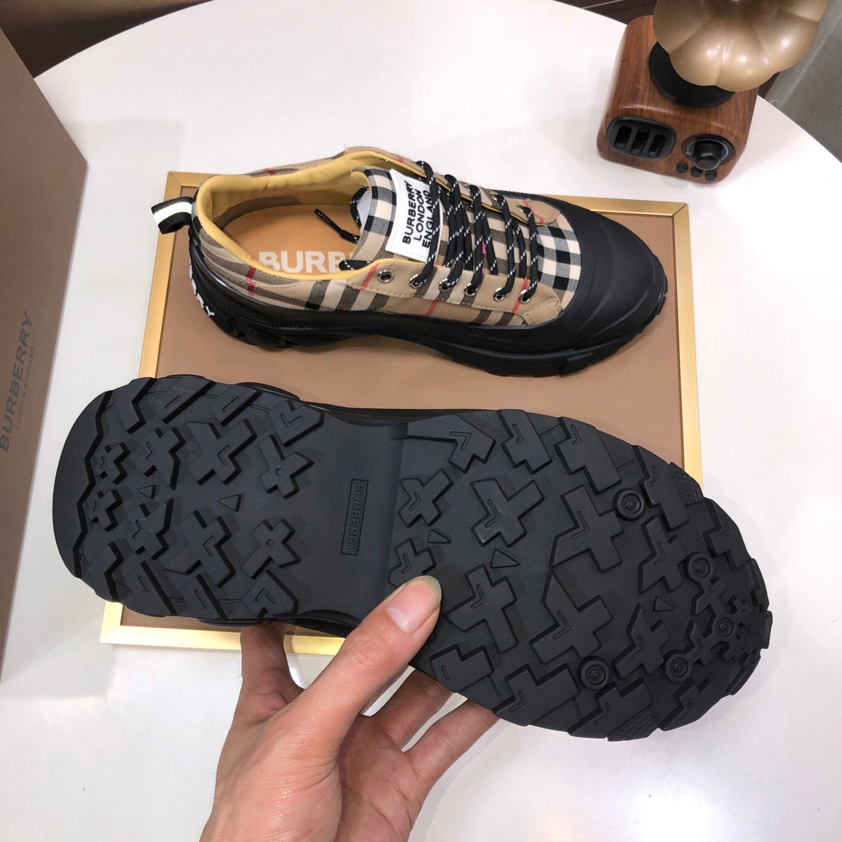 25 Luxury B Brand Casual Sneakers 0425102202