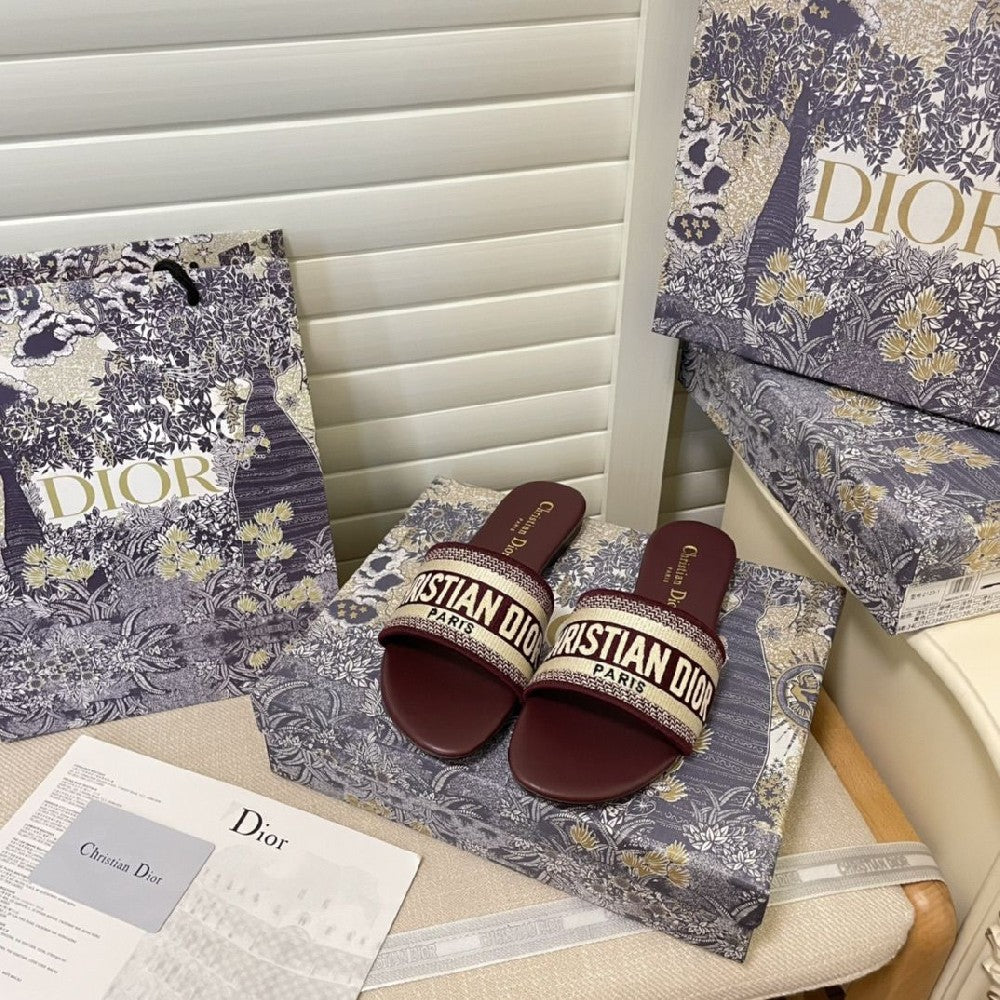 Classic Embroidered Slippers S11 PD04071107