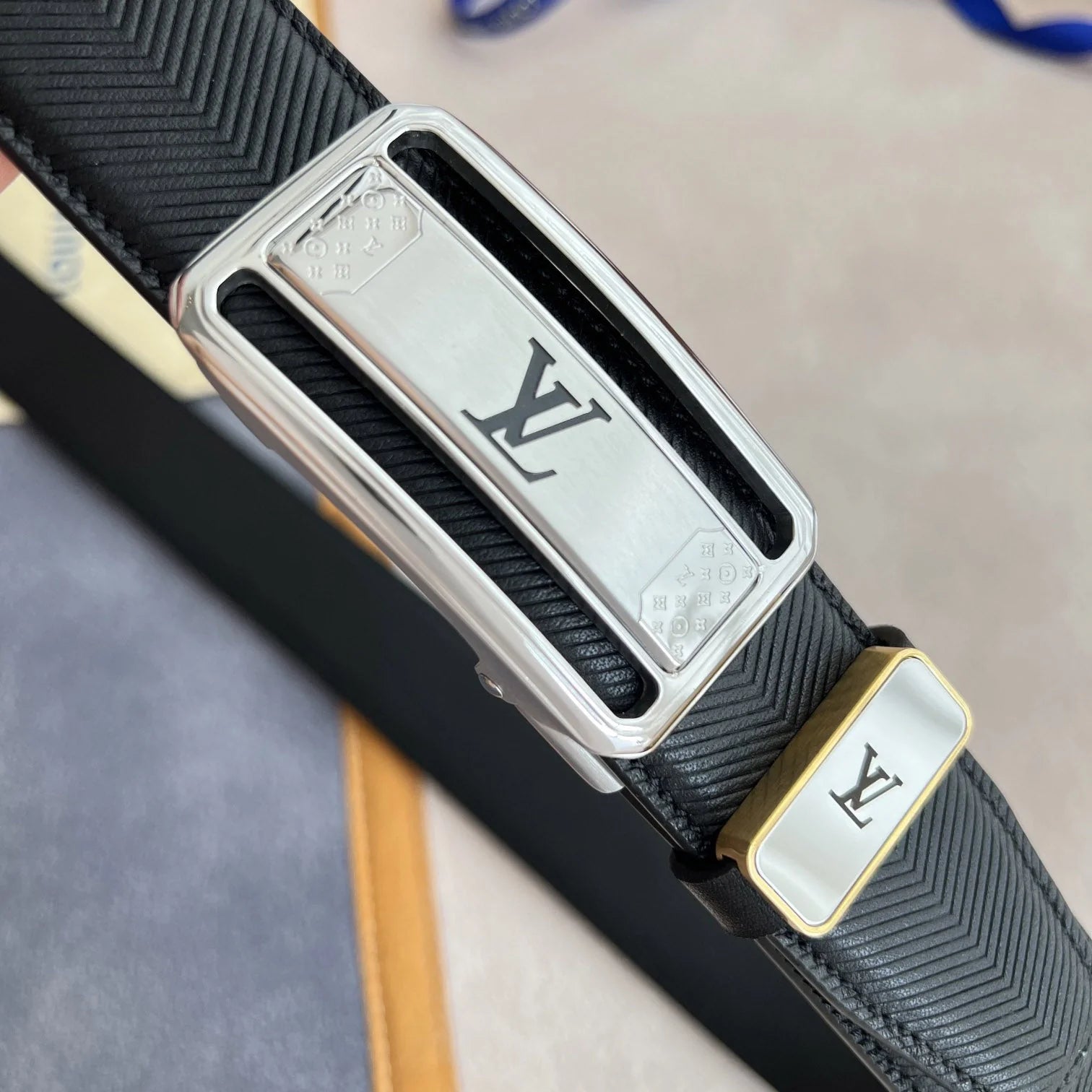 LV Luxury Genuine Leather Men’s Belt 1025010918