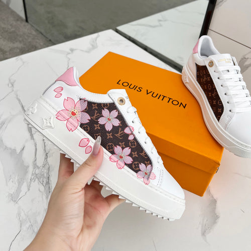 25 Latest White Fashion Leisure Sneakers 0425032403