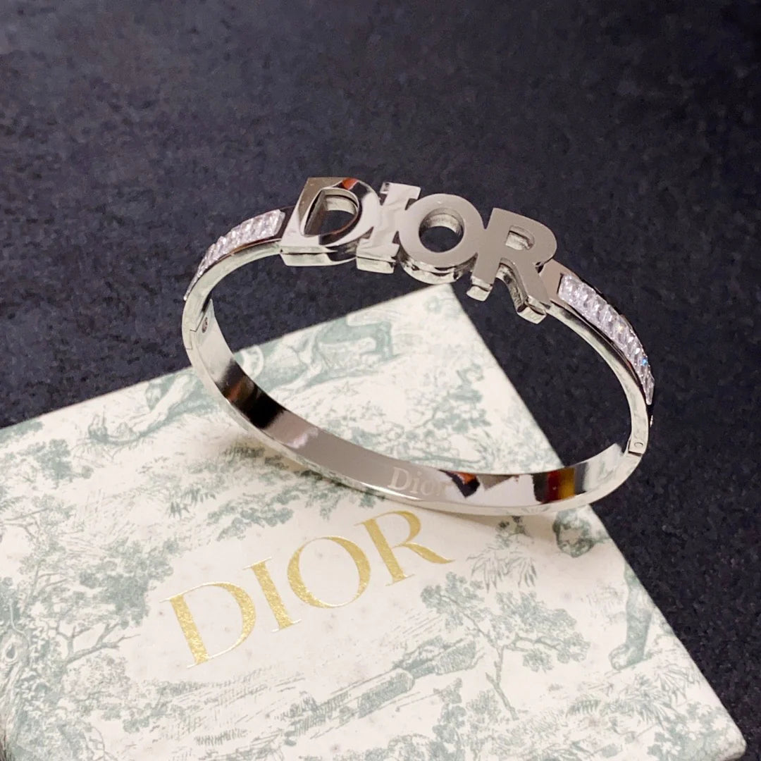 High quality trendy new bracelet 1024040121