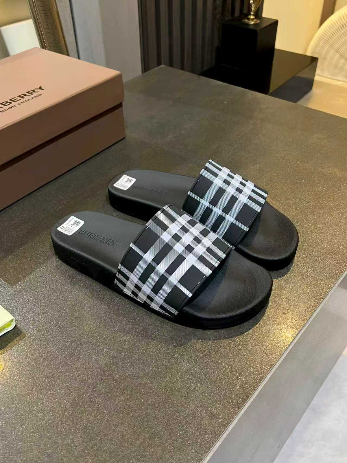 Women-26 New fashion and versatile women's slippers XC0426032512