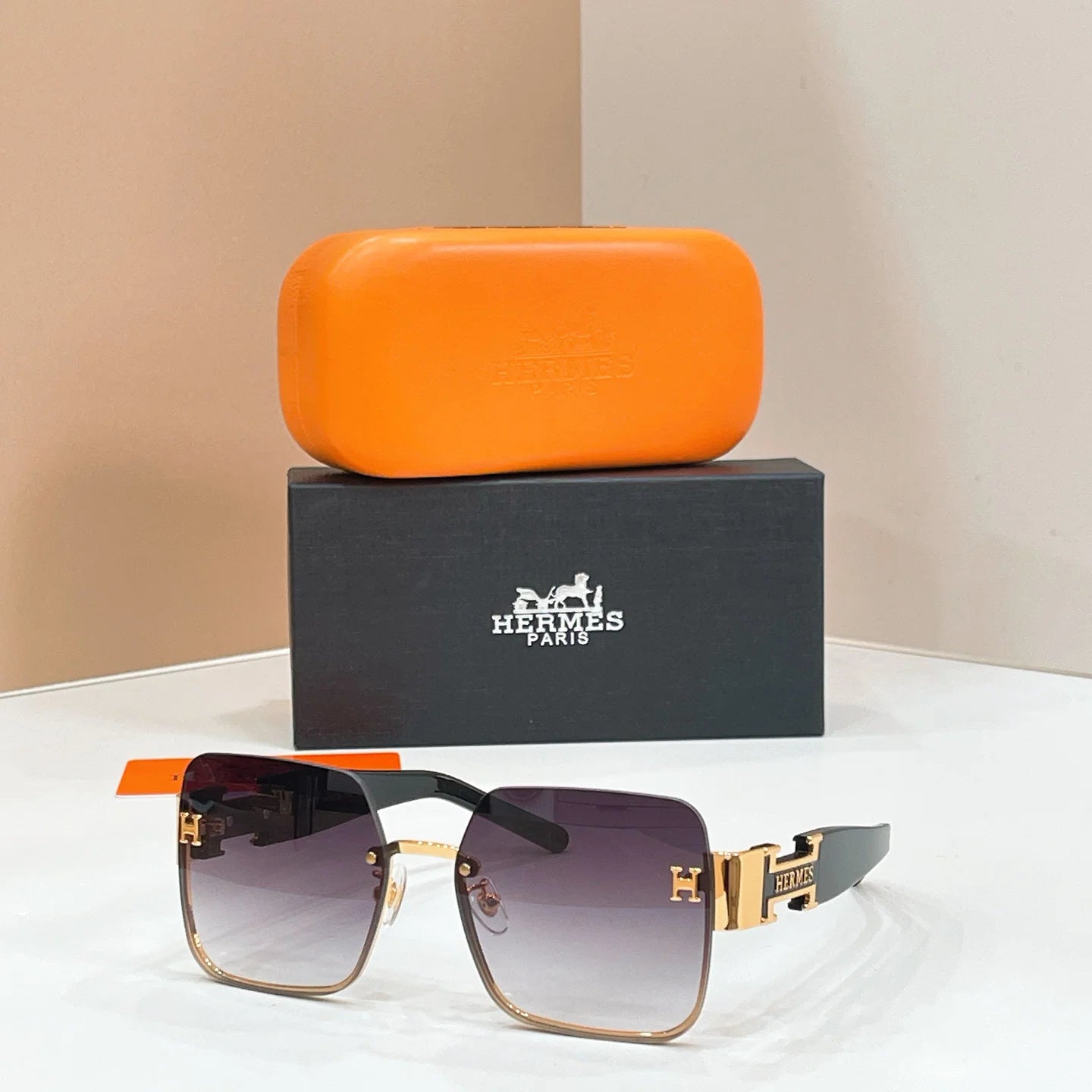 Stylish and Versatile Eyewear 1026042007