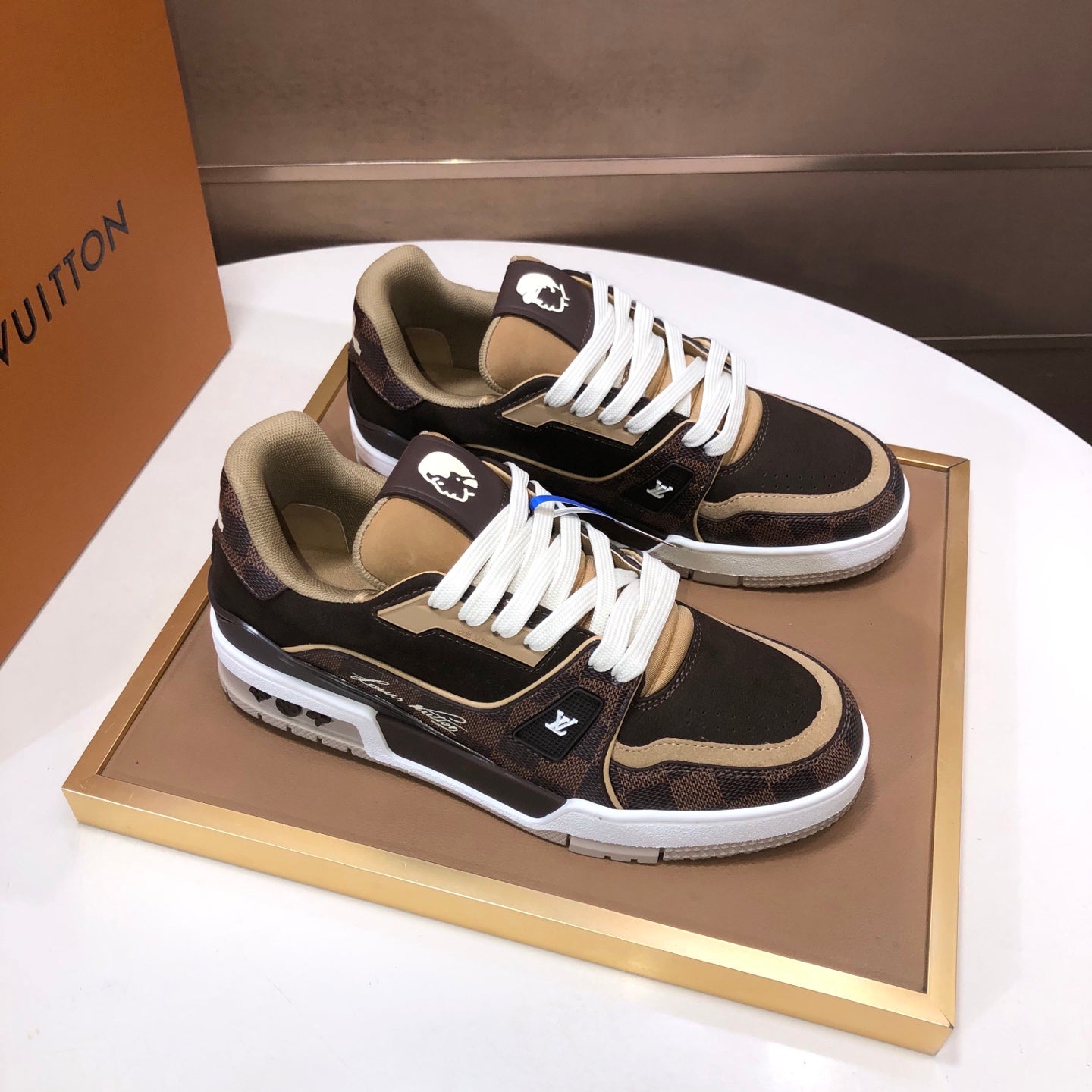 25 Luxury V Brand Casual Sneakers 0425112502
