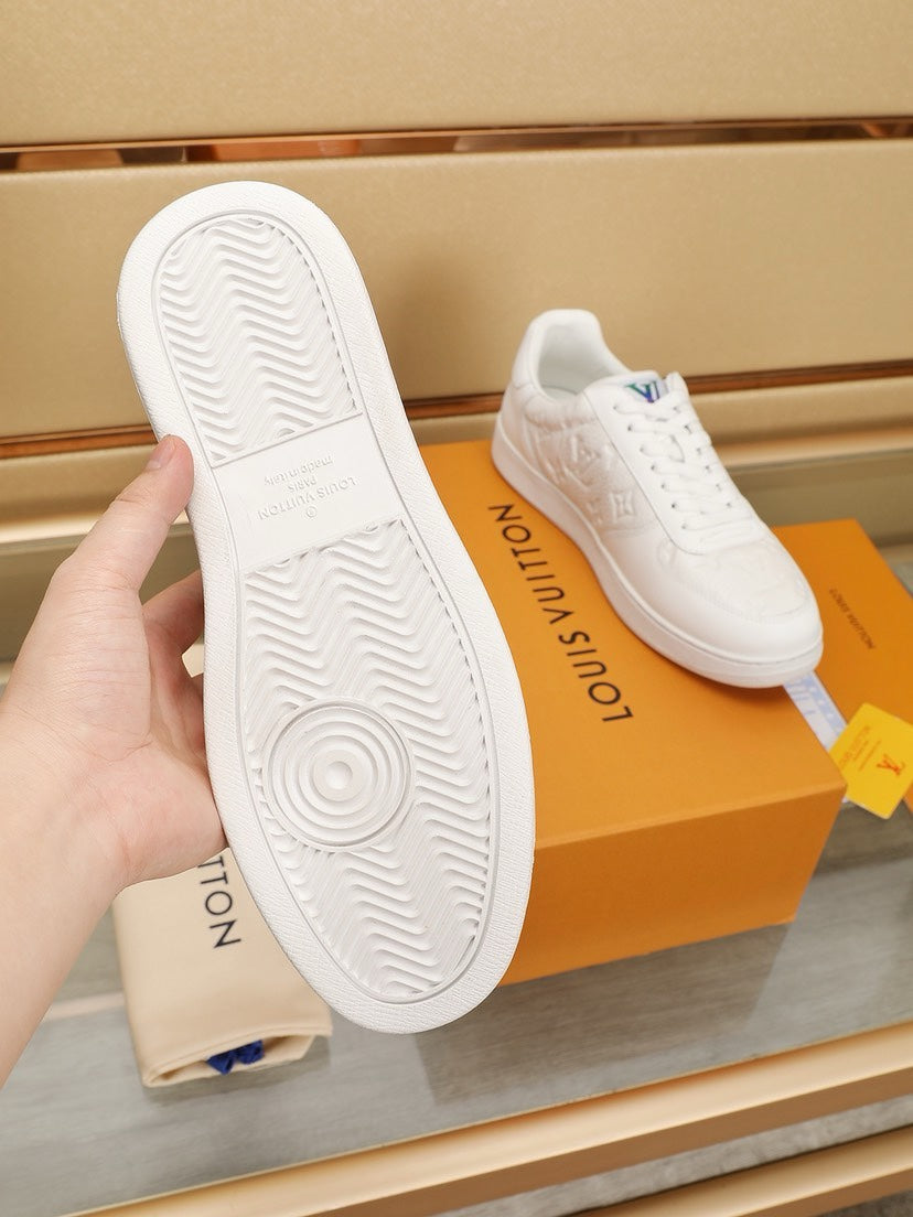 24 New Luxury V Sneakers 0424083007