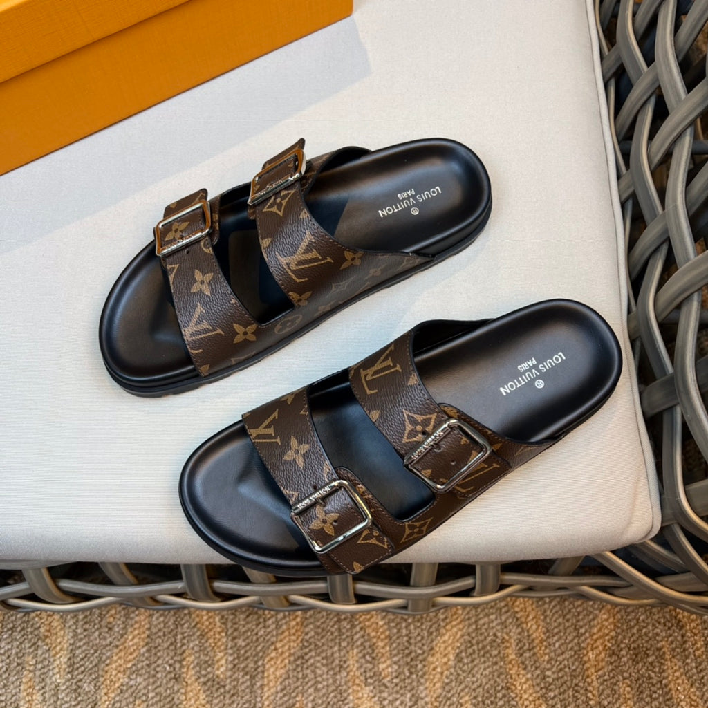 26 Men's Classic V logo Print Slippers XC0424052906