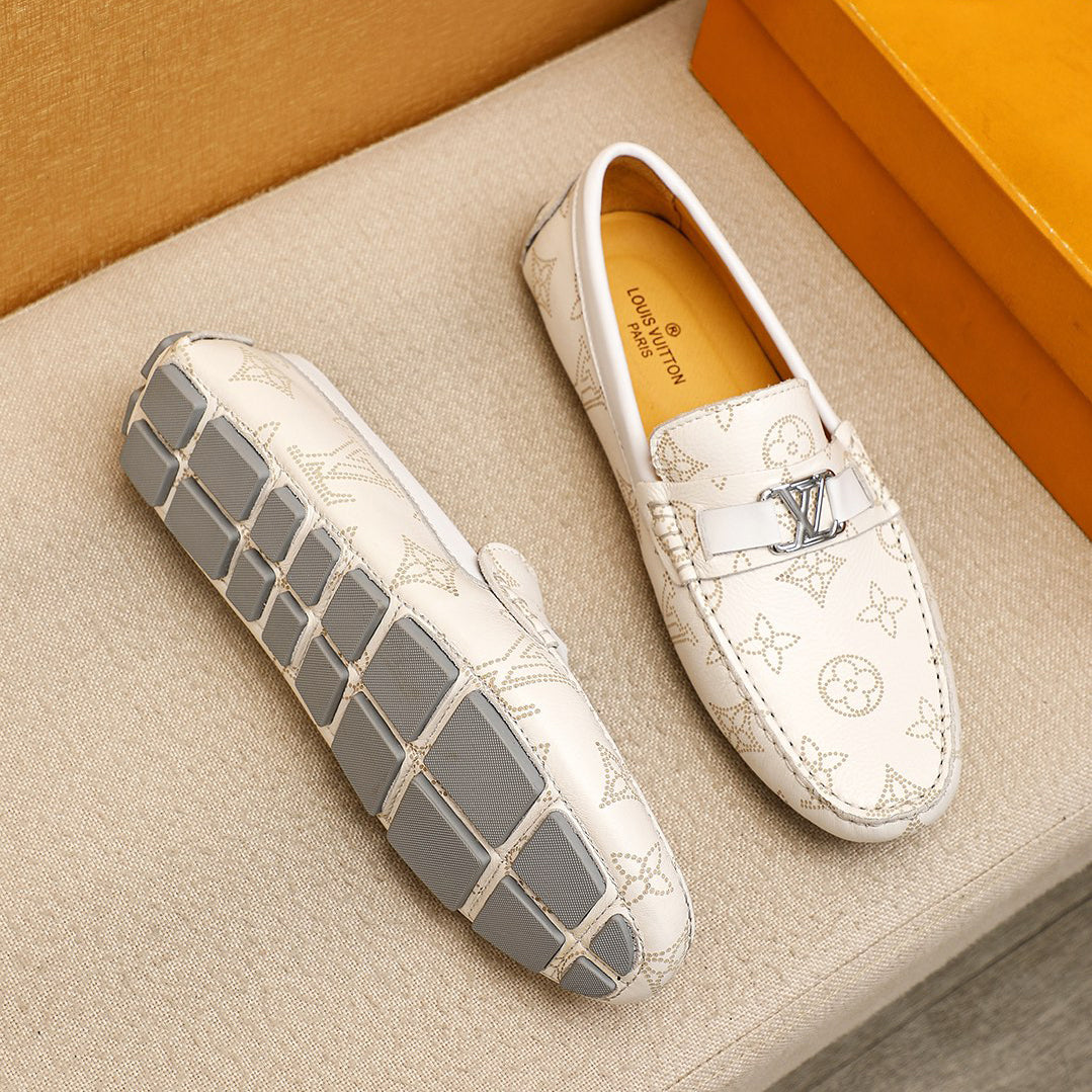 24 Men's Classic V logo Print Loafers XC0424052908