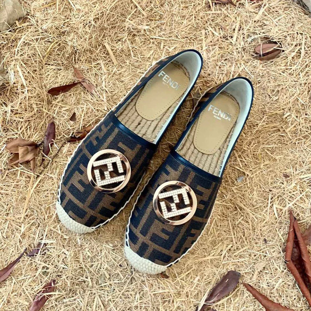 New versatile fashionable loafers 1024013105