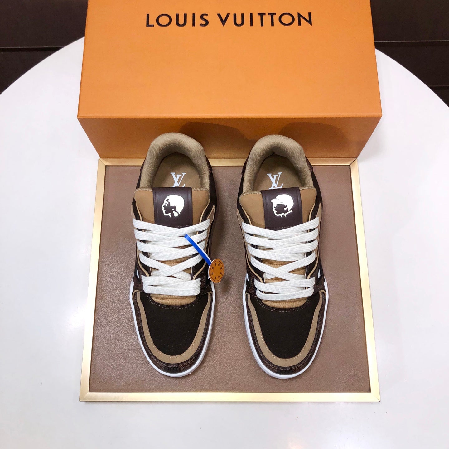 25 Luxury V Brand Casual Sneakers 0425112502