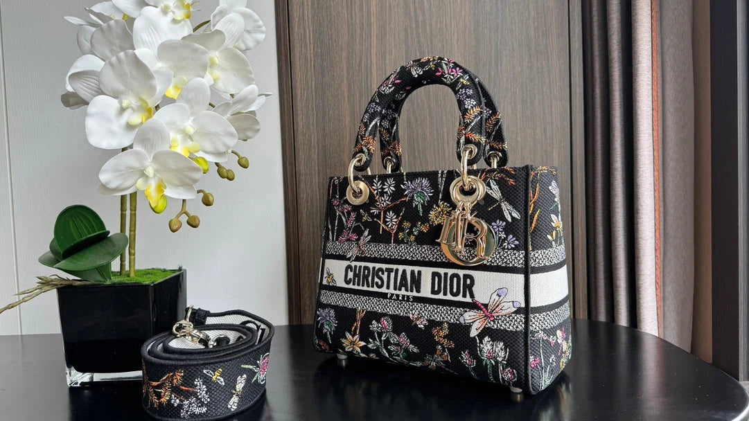 medium lady 24 black flower embroidery