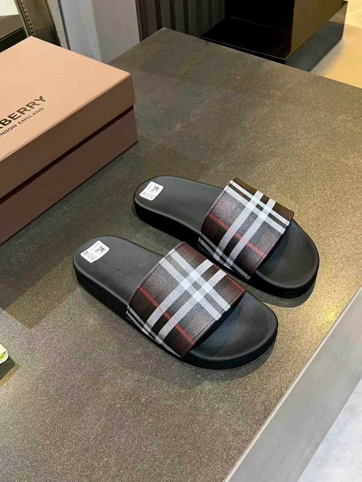Women-26 New fashion and versatile women's slippers XC0426032512