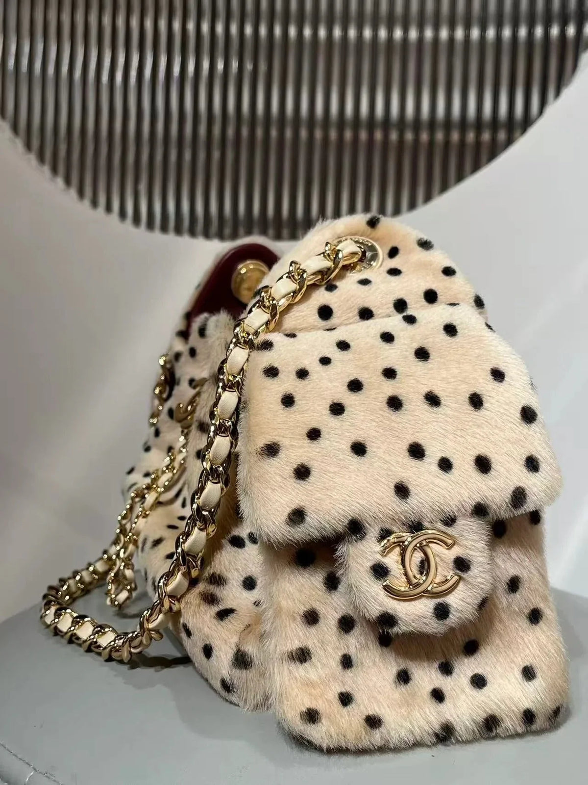 CHA  2026 Hobo Bag 22cm Beige Black Plush Leather