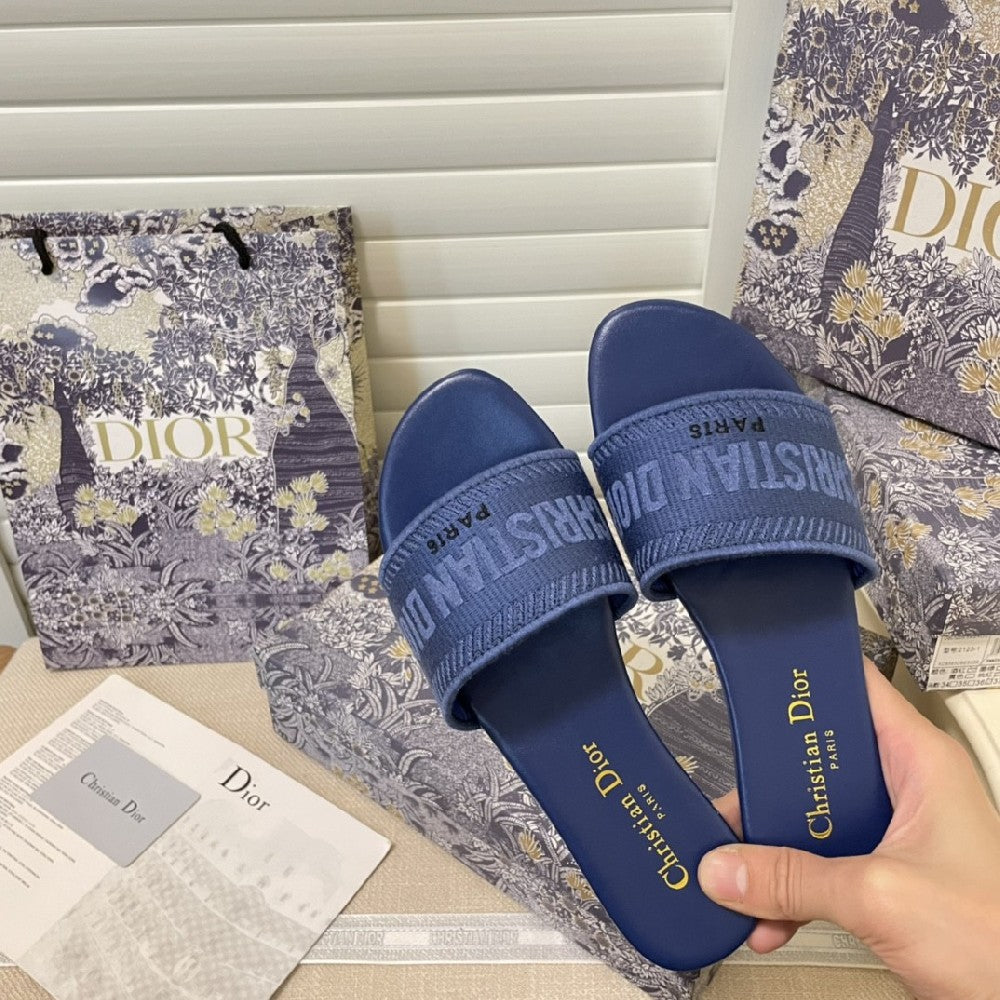Classic Embroidered Slippers S11 PD04071107