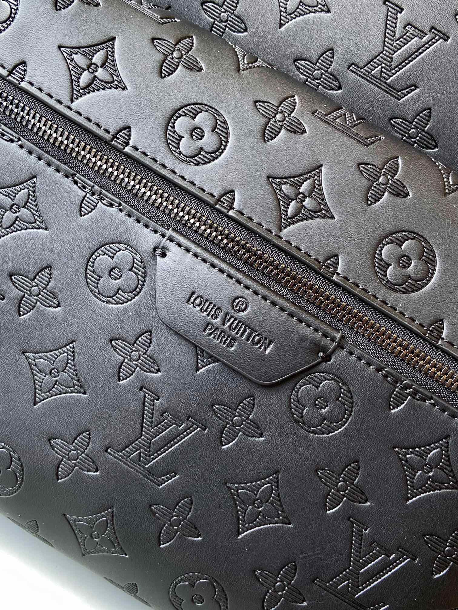 Luxury V Logo Classic RACER Backpack XC0425111903