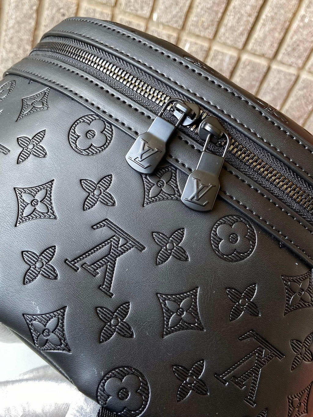 Luxury V Logo Classic RACER Backpack XC0425111903