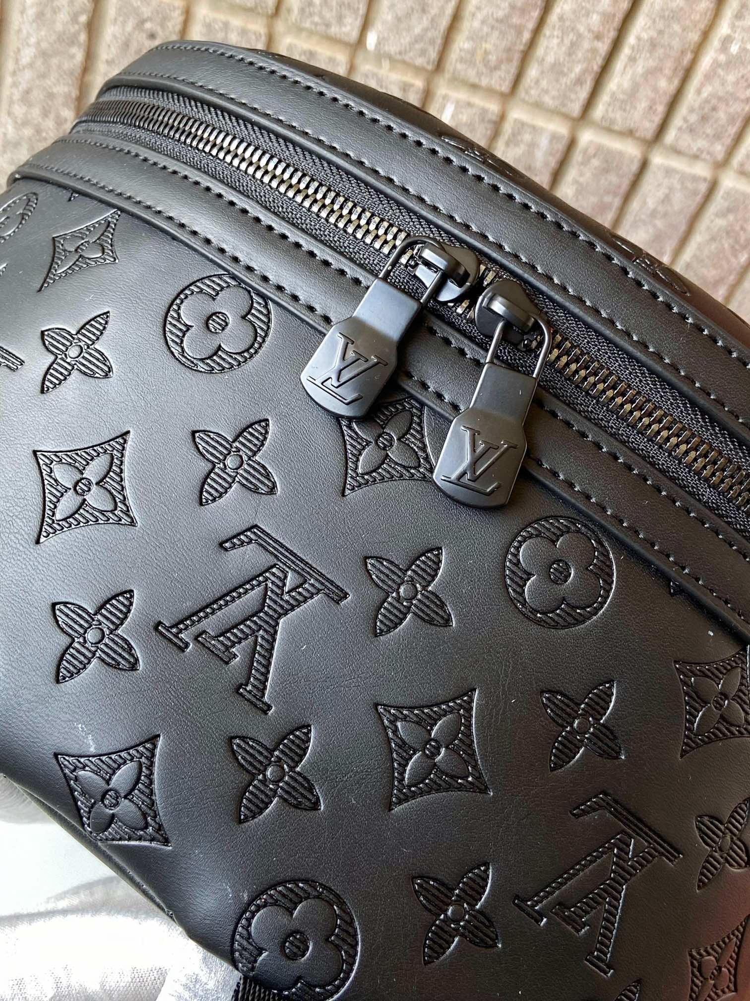 Luxury V Logo Classic RACER Backpack XC0425111903