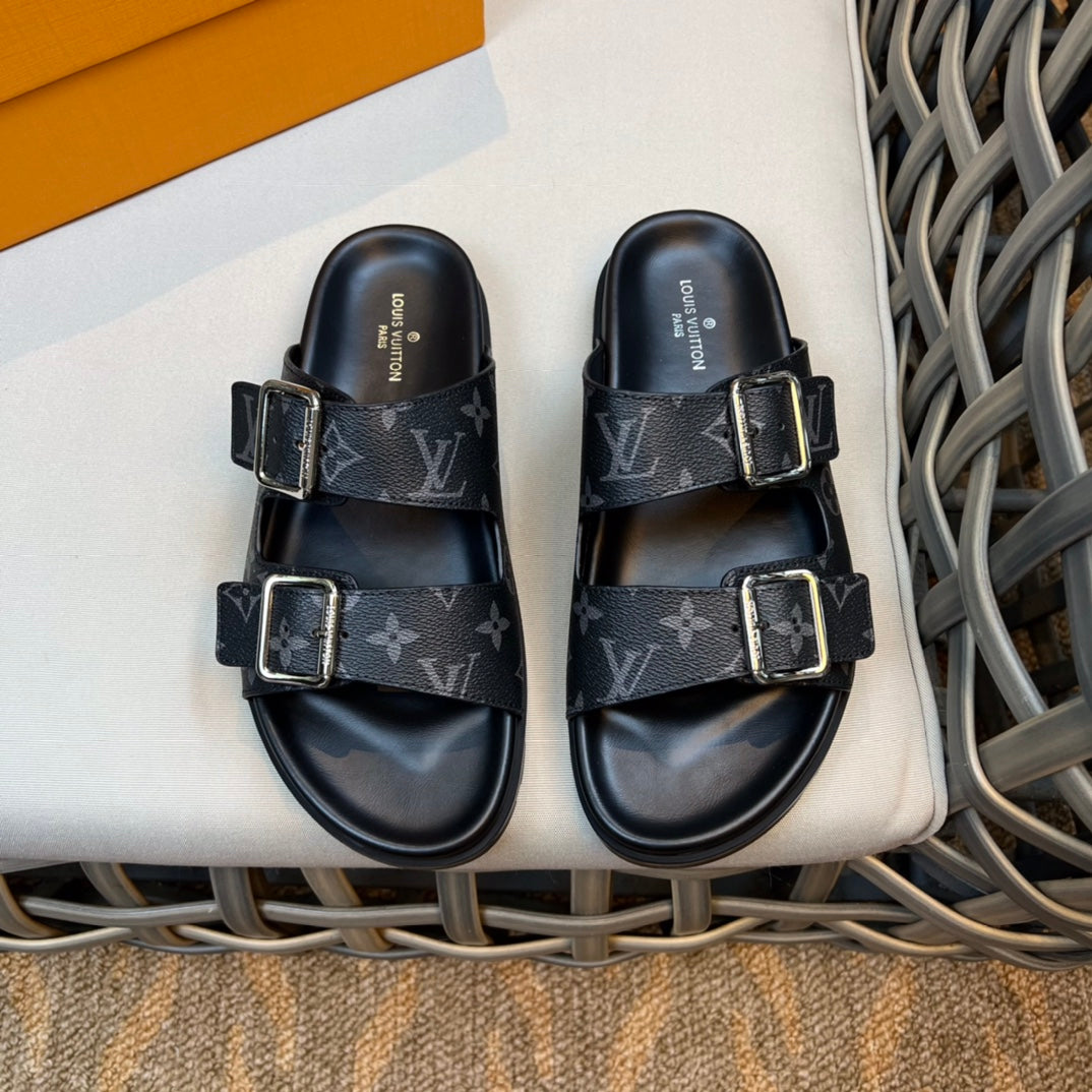 26 Men's Classic V logo Print Slippers XC0424052906