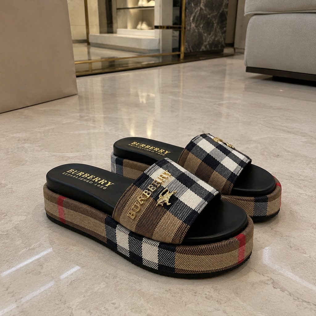 New fashion and versatile women's sandals and slippers 0424042501