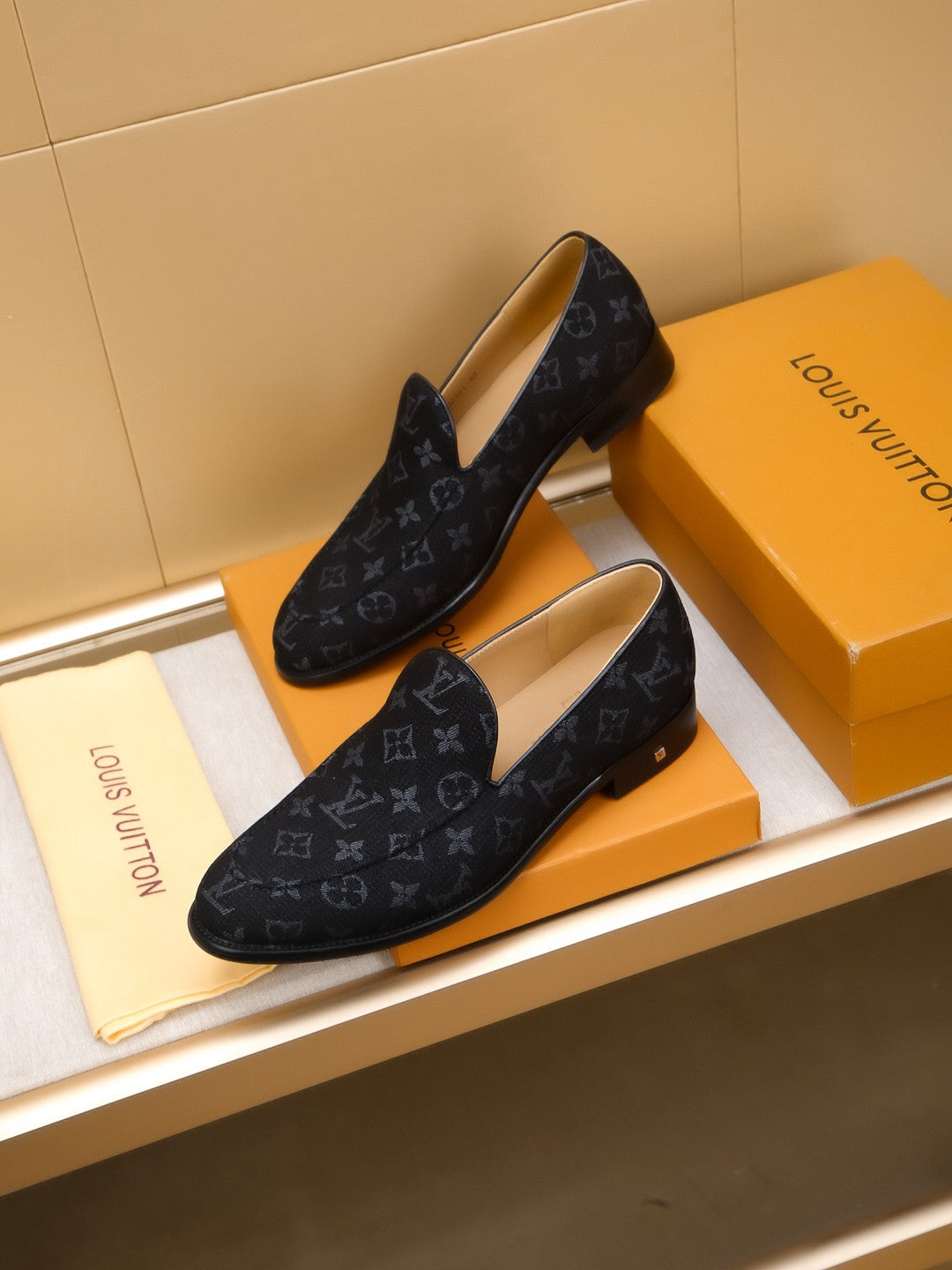 V Luxury Men's Classic Slip On Shoes 0425032502