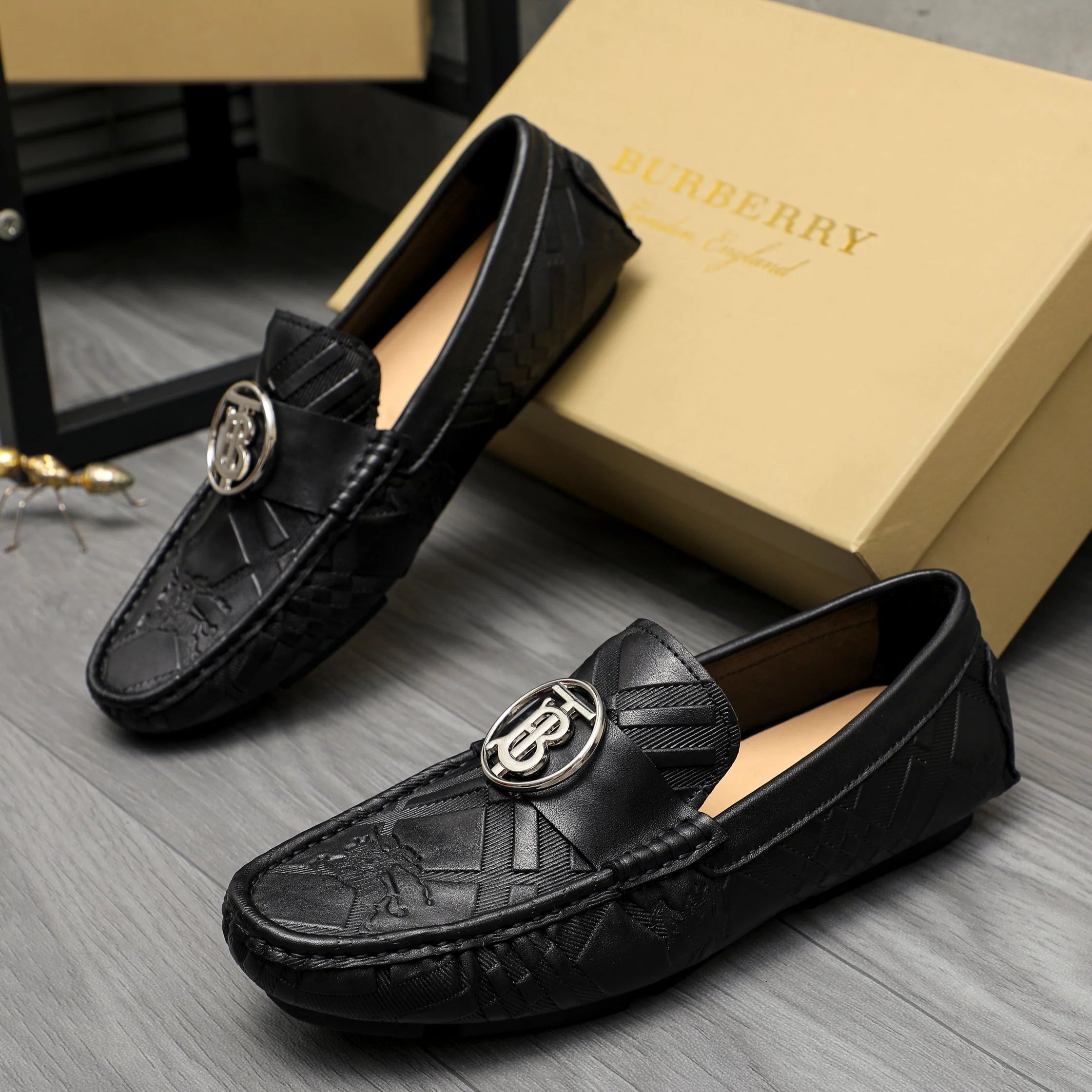 New fashion and versatile business loafers 1024040104