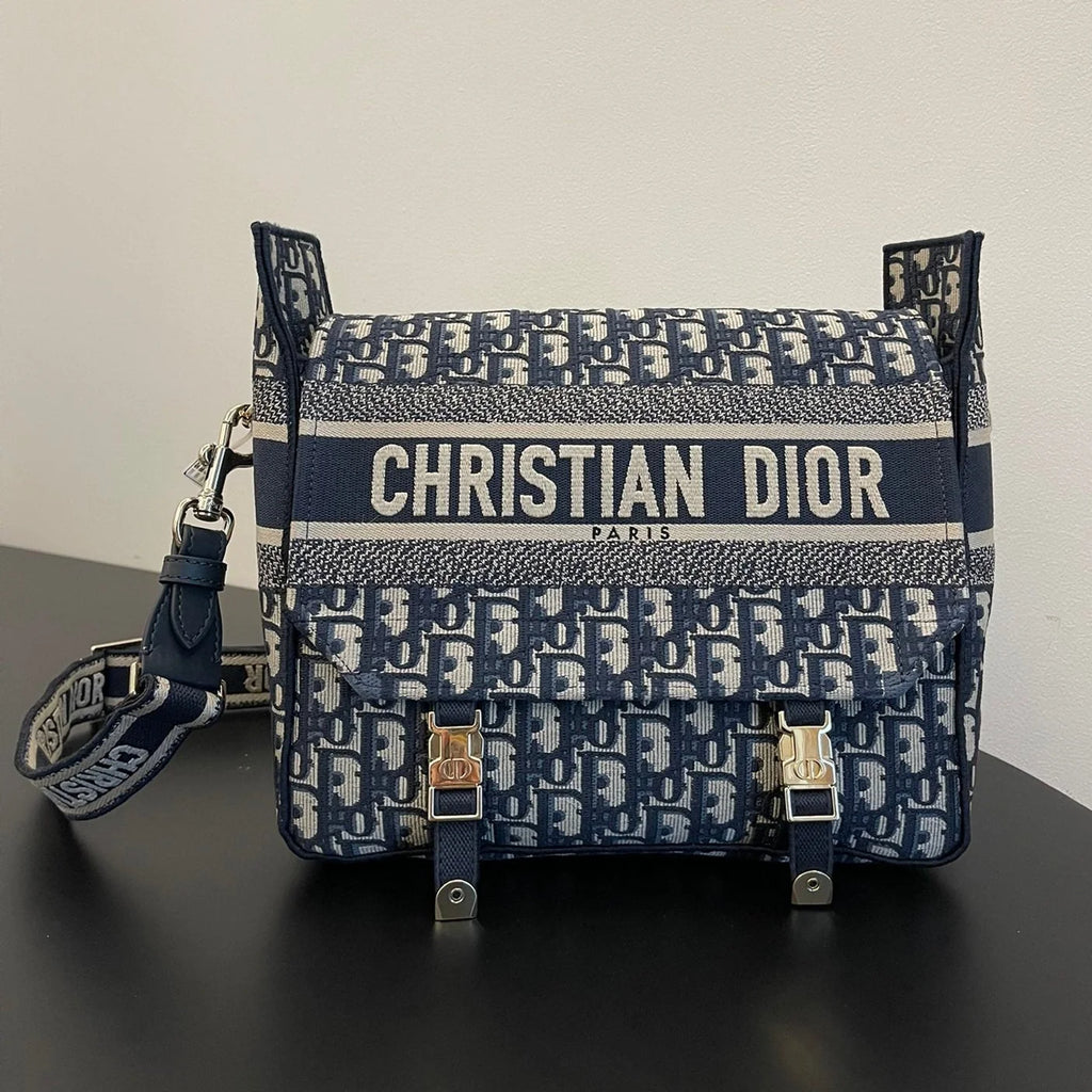 MEDIUM 28 CDCAMP BAG IN BLUE OBLIQUE EMBROIDERY