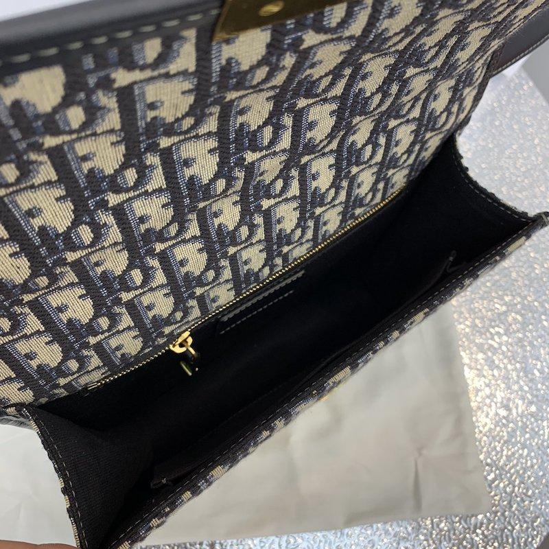 D 30 Montaigne r Oblique Bag Blue