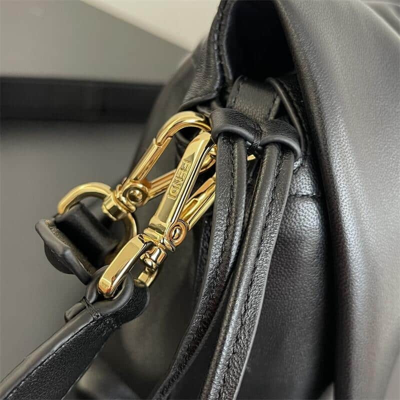 Mamma Baguette Medium Leather Handbag 0425021306