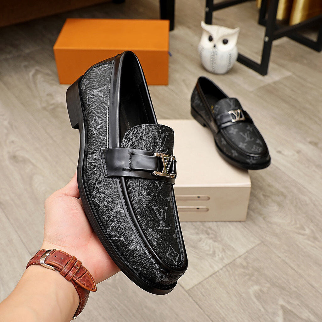 Black vintage men's leather formal shoes
