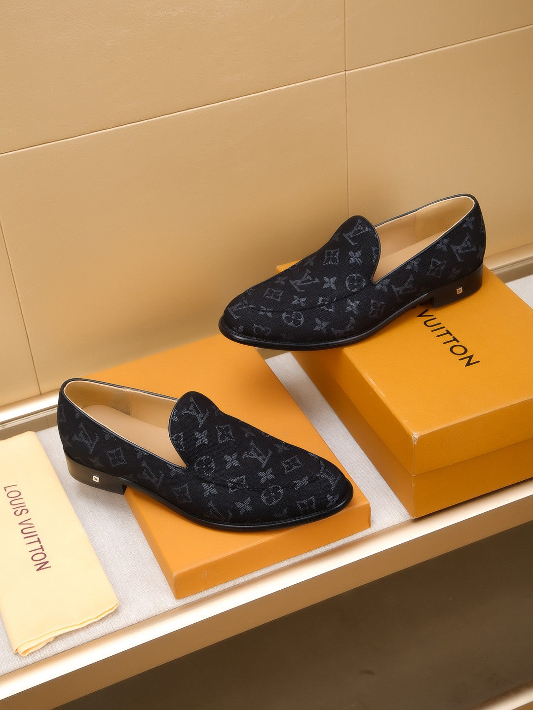 V Luxury Men's Classic Slip On Shoes 0425032502