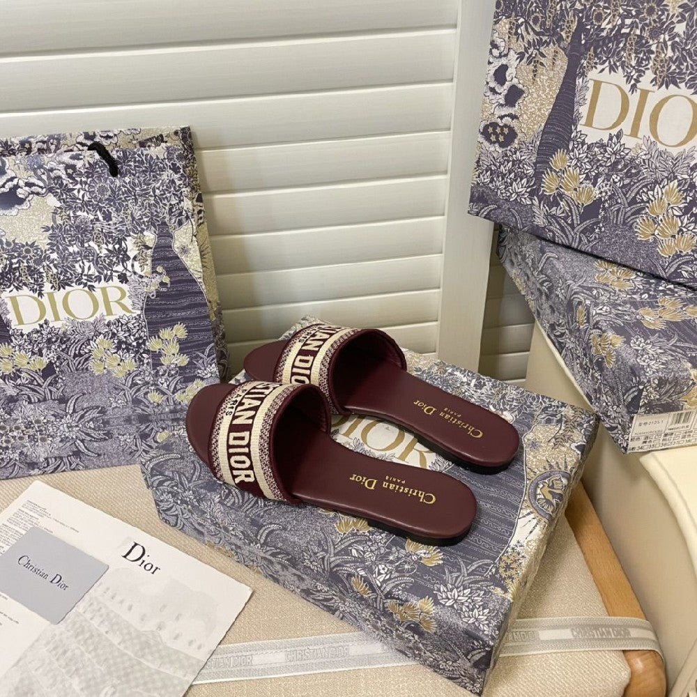 Classic Embroidered Slippers S11 PD04071107