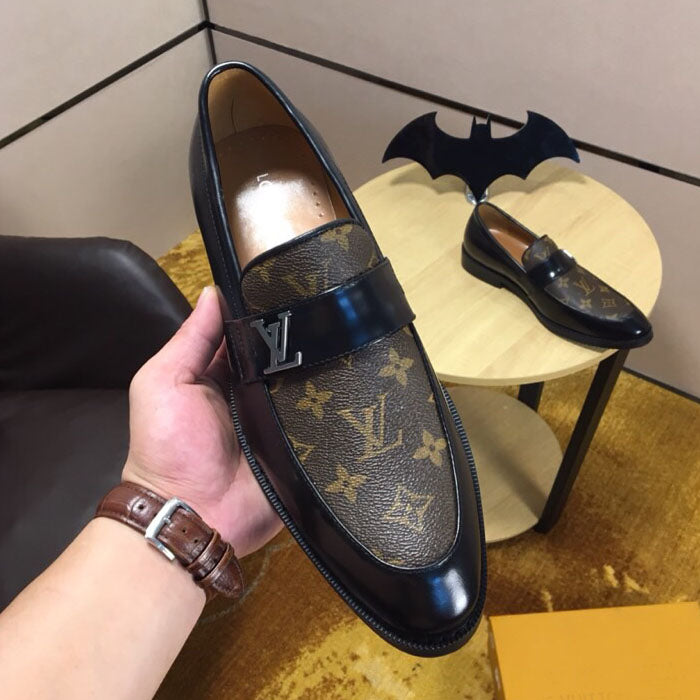 New Classic V Logo Casual Leather Shoes XC042404021