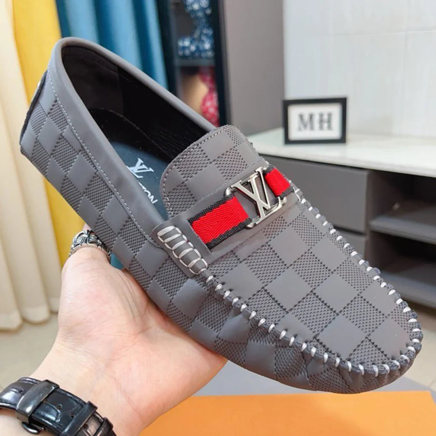 New Stylish Hot Sale Leather V Logo Men's Loafers 1024080223