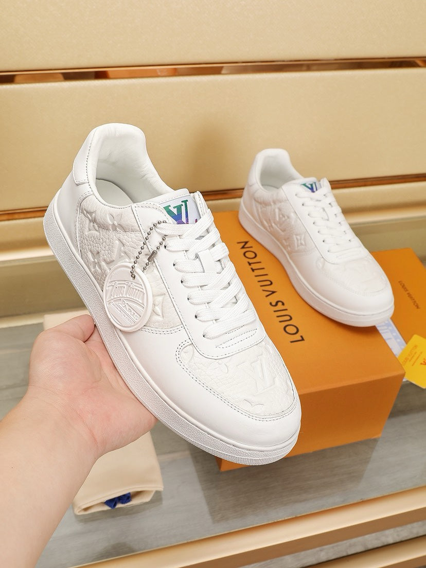 24 New Luxury V Sneakers 0424083007