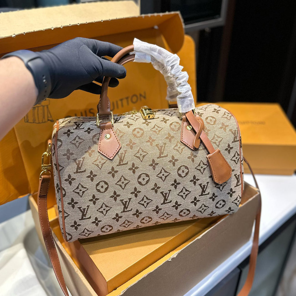 V Luxury Versatile pillow bag 0424052813
