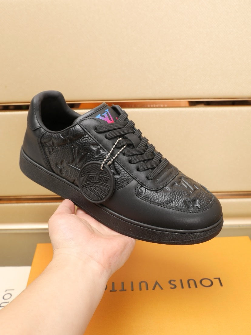 24 New Luxury V Sneakers 0424083007