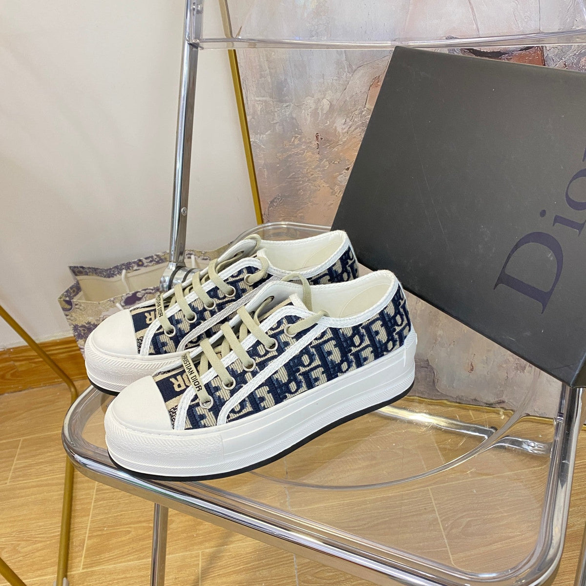 Low Top Classic Shoes XC0123072801
