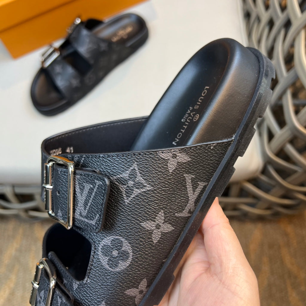 26 Men's Classic V logo Print Slippers XC0424052906