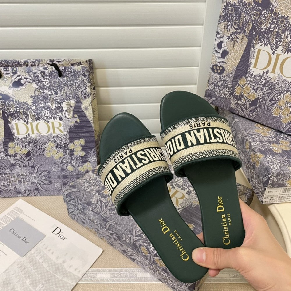 Classic Embroidered Slippers S11 PD04071107