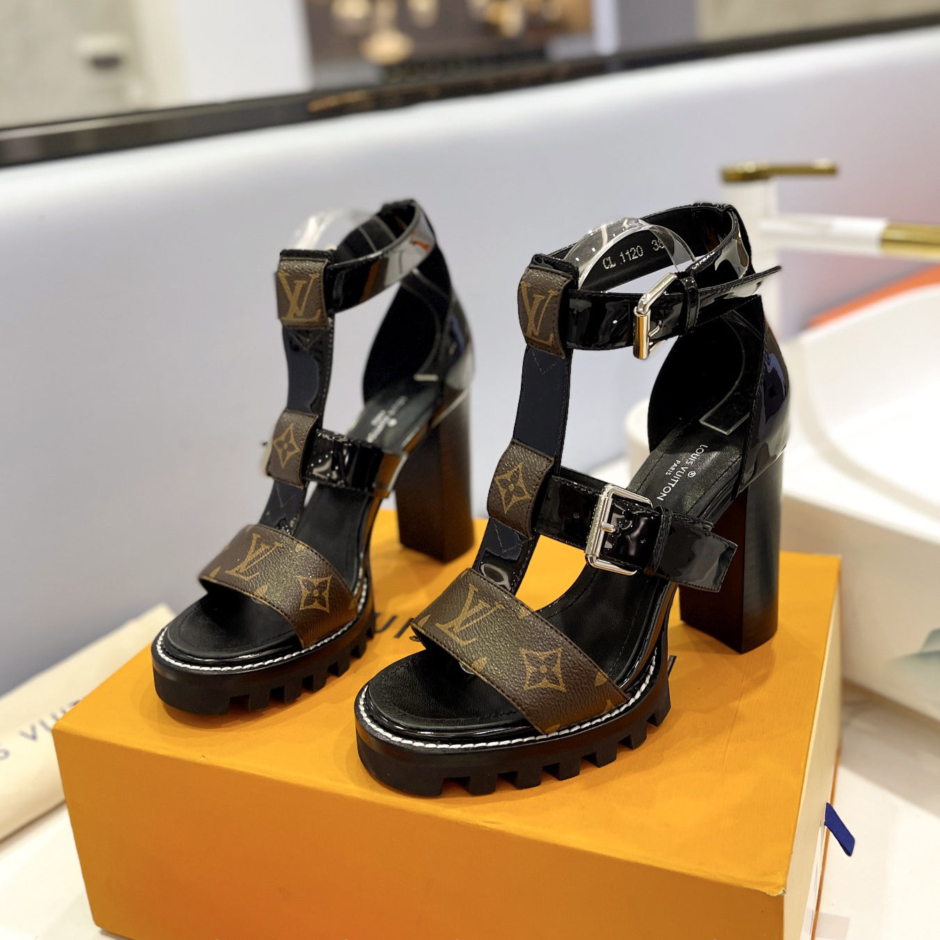 New fashion high heel sandals XC16052303