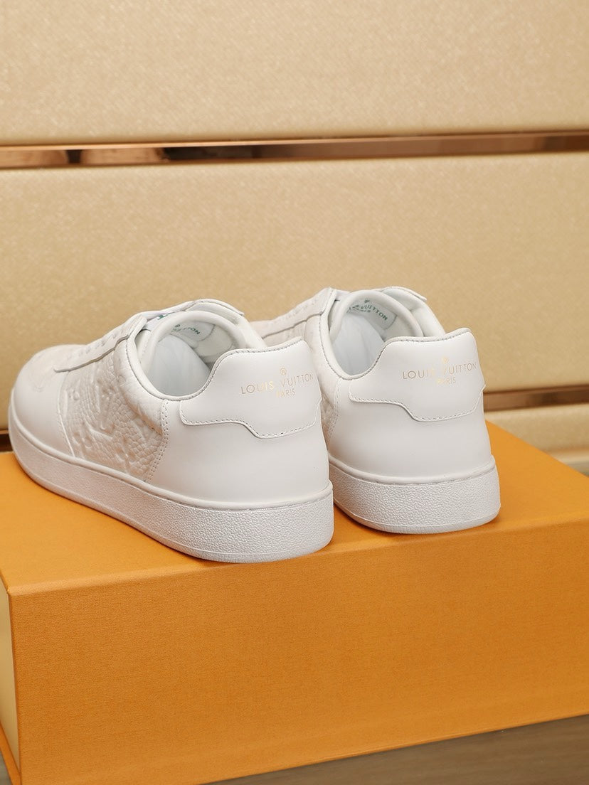24 New Luxury V Sneakers 0424083007