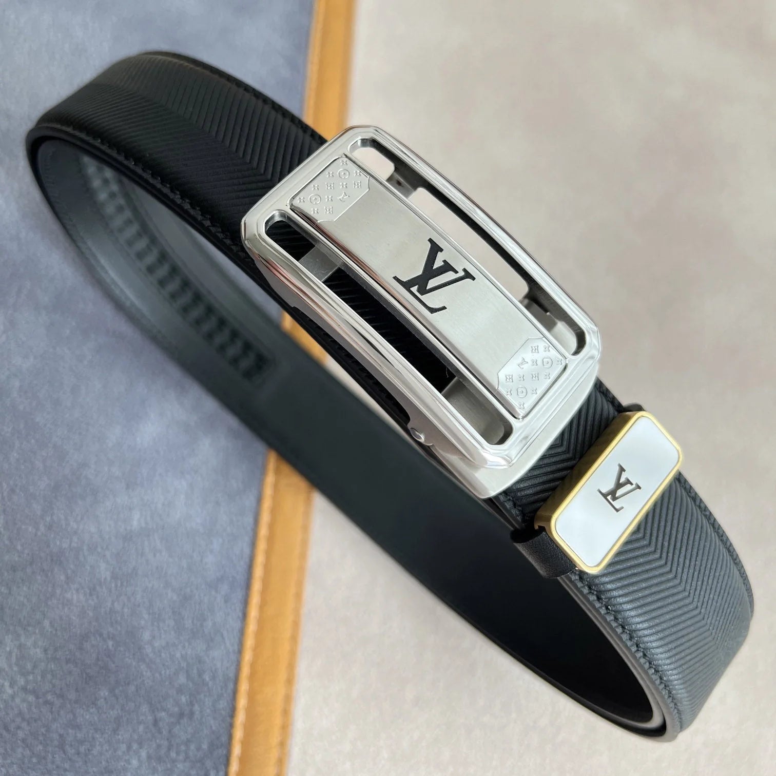LV Luxury Genuine Leather Men’s Belt 1025010918