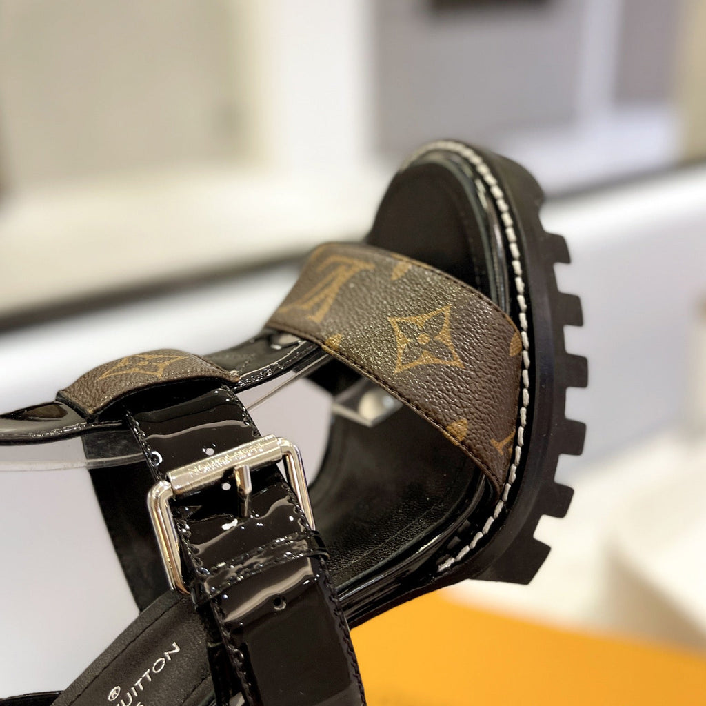 New fashion high heel sandals XC16052303