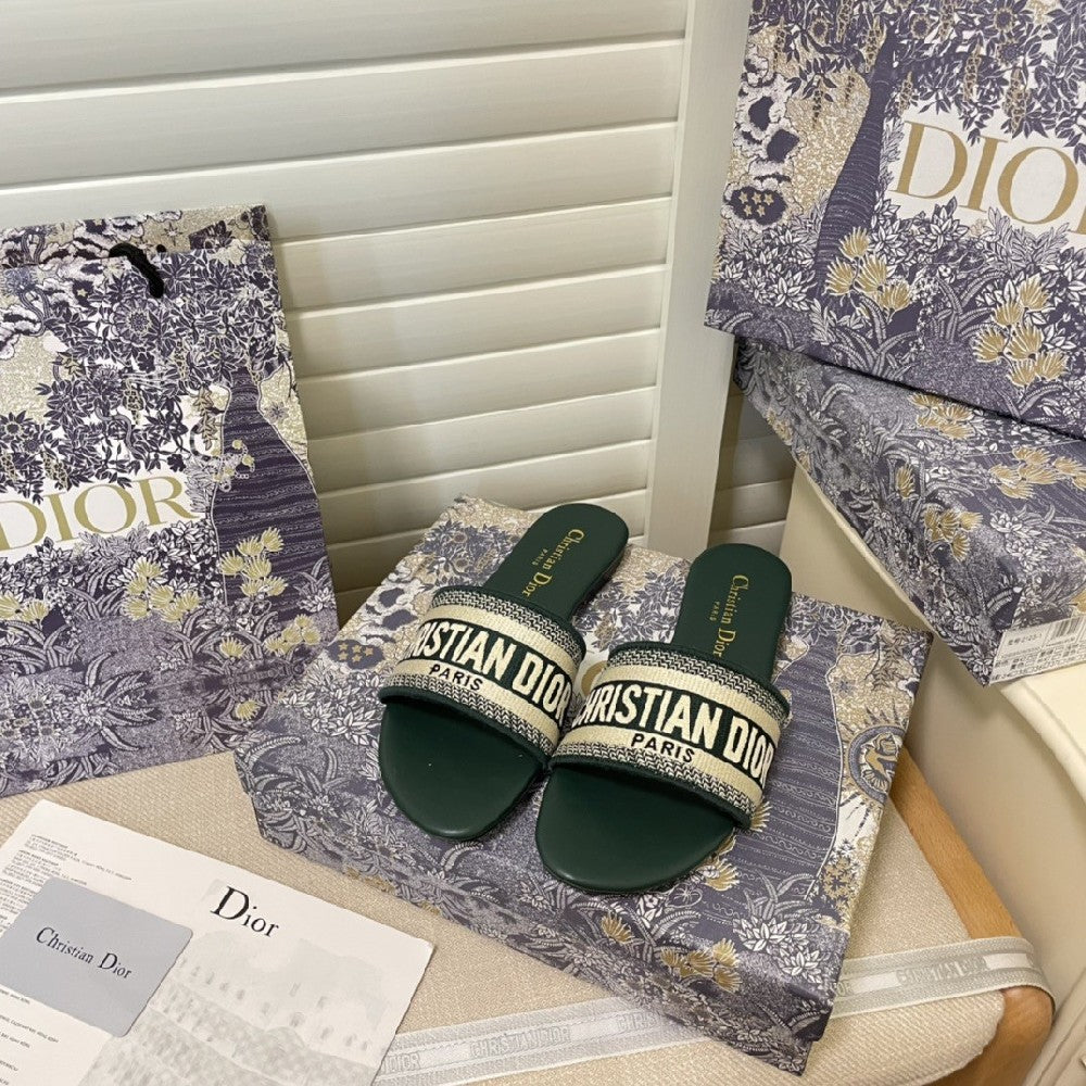 Classic Embroidered Slippers S11 PD04071107