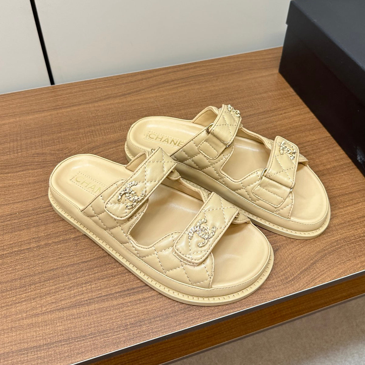 CL 24 New Fashion Beach Sandals XC0424031815