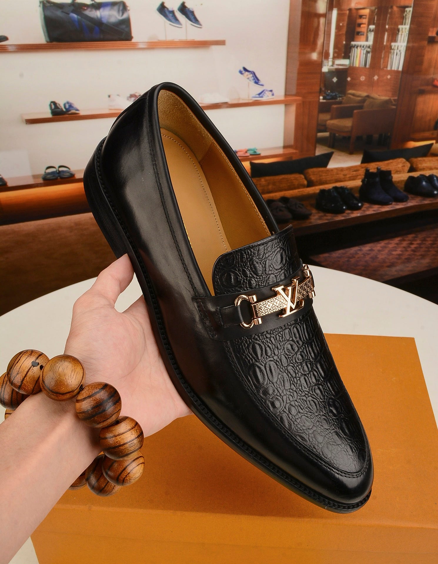 Simple and atmospheric men's crocodile pattern loafers