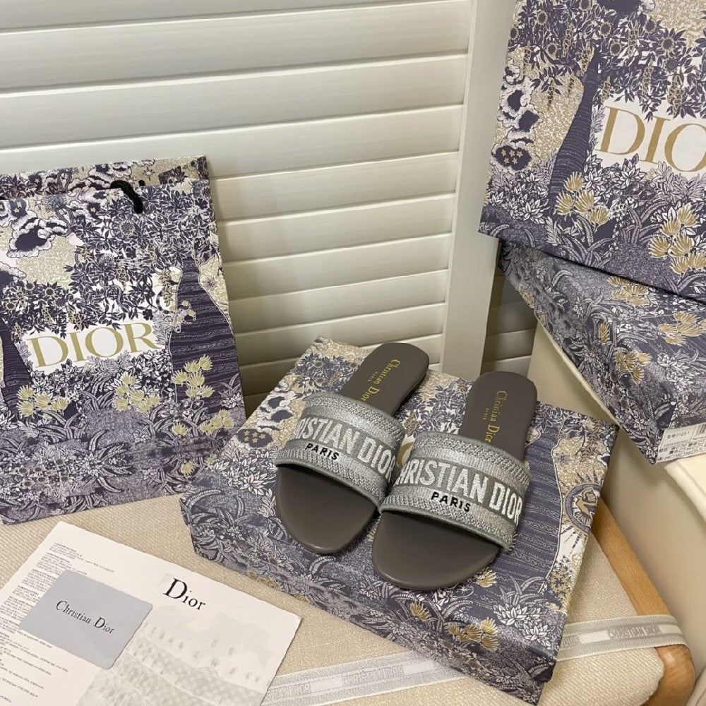 Classic Embroidered Slippers S11 PD04071107