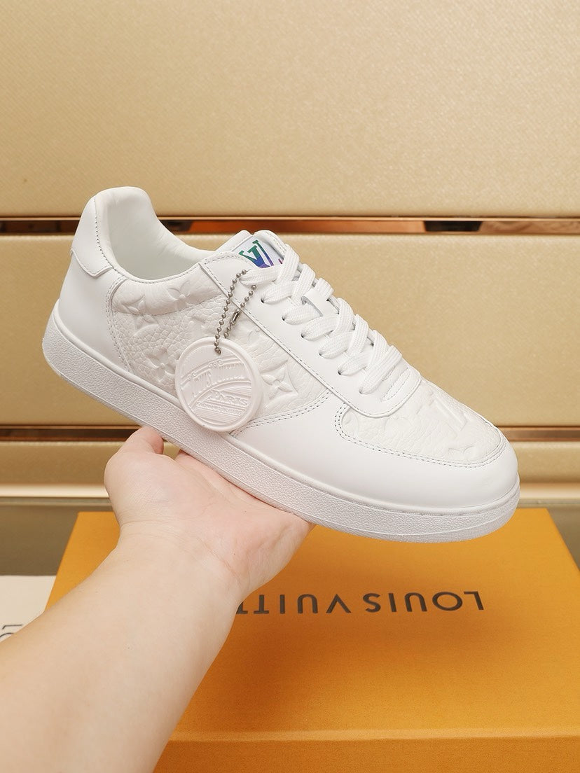 24 New Luxury V Sneakers 0424083007