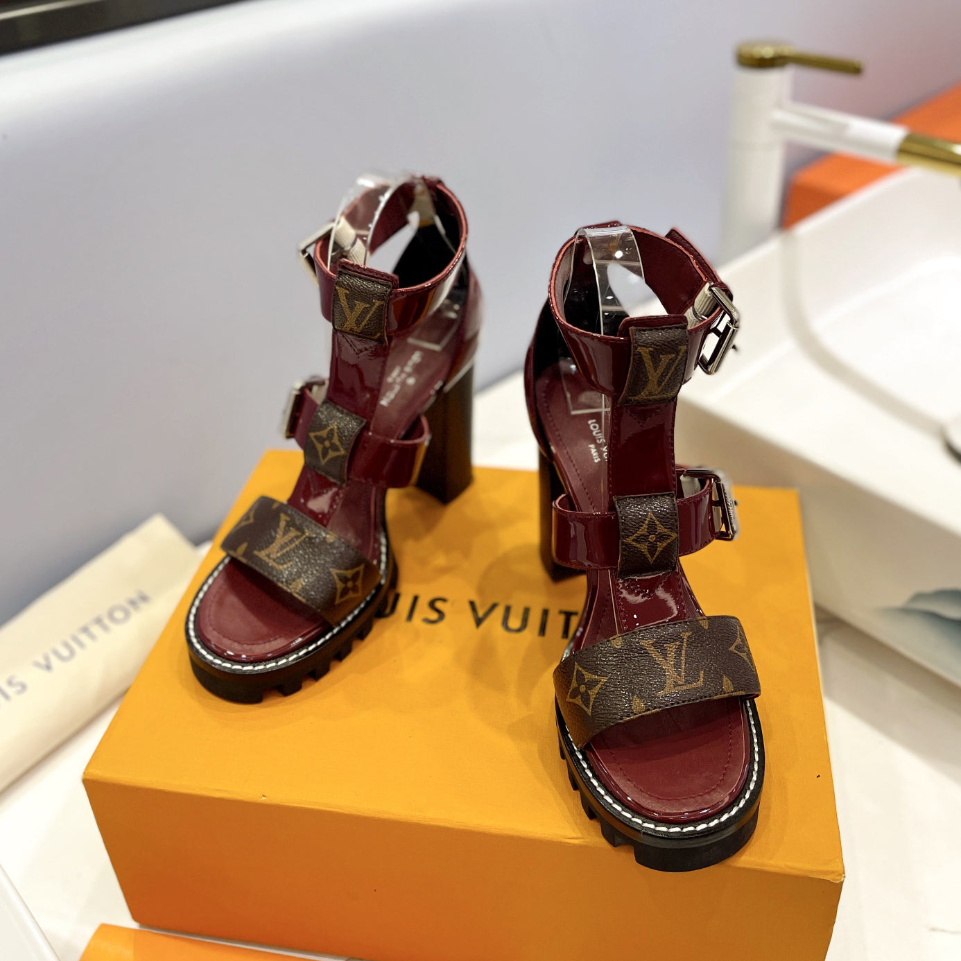 New fashion high heel sandals XC16052303