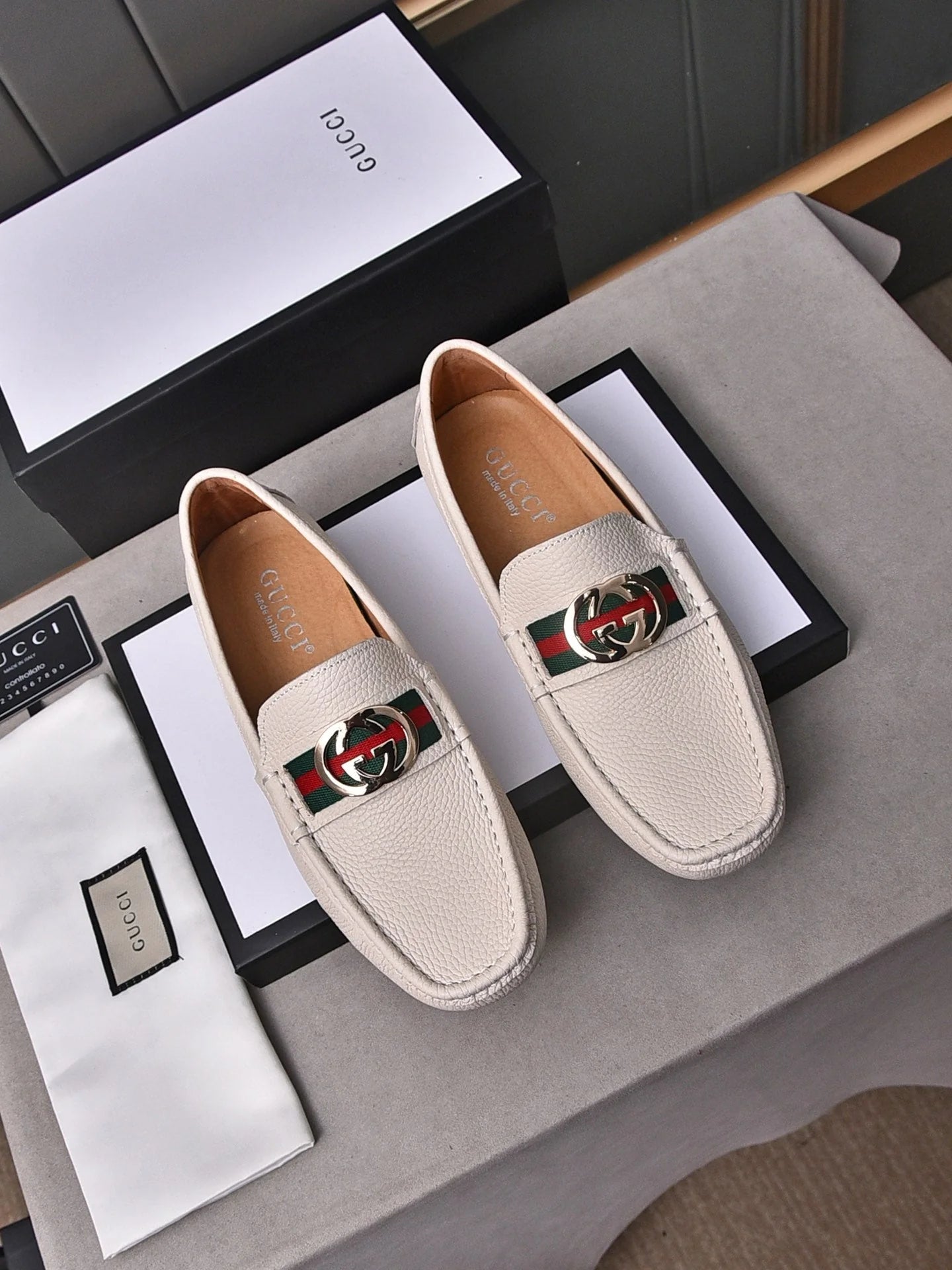 GG Men's Interlocking GG Loafer White Cowhide 853335